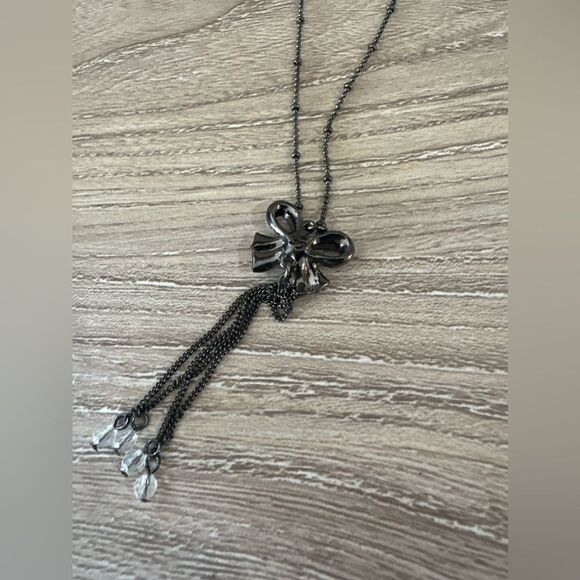 Betsey Johnson bow necklace - Picture 2 of 5